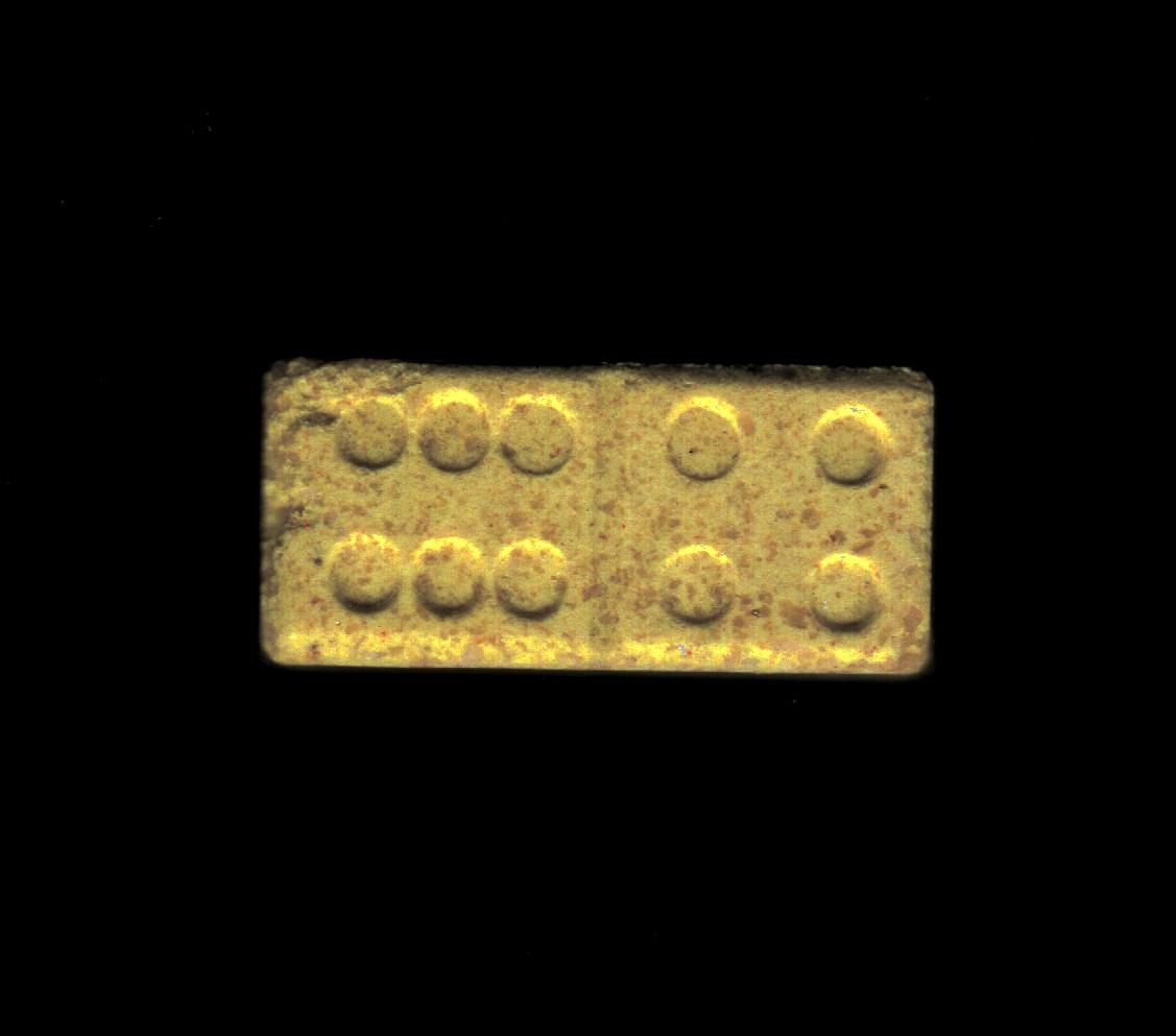 Domino (Amarillo) - MDMA 184mg (Front) sample 2023-12-12_domino_amarillo